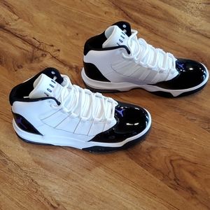 Jordan Max Aura Sneakers